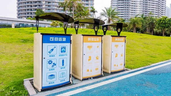 上海宝山区智能垃圾桶：清洁、分类两手抓！